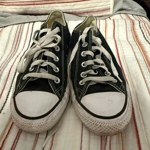 Black converse Sneakers with White Laces